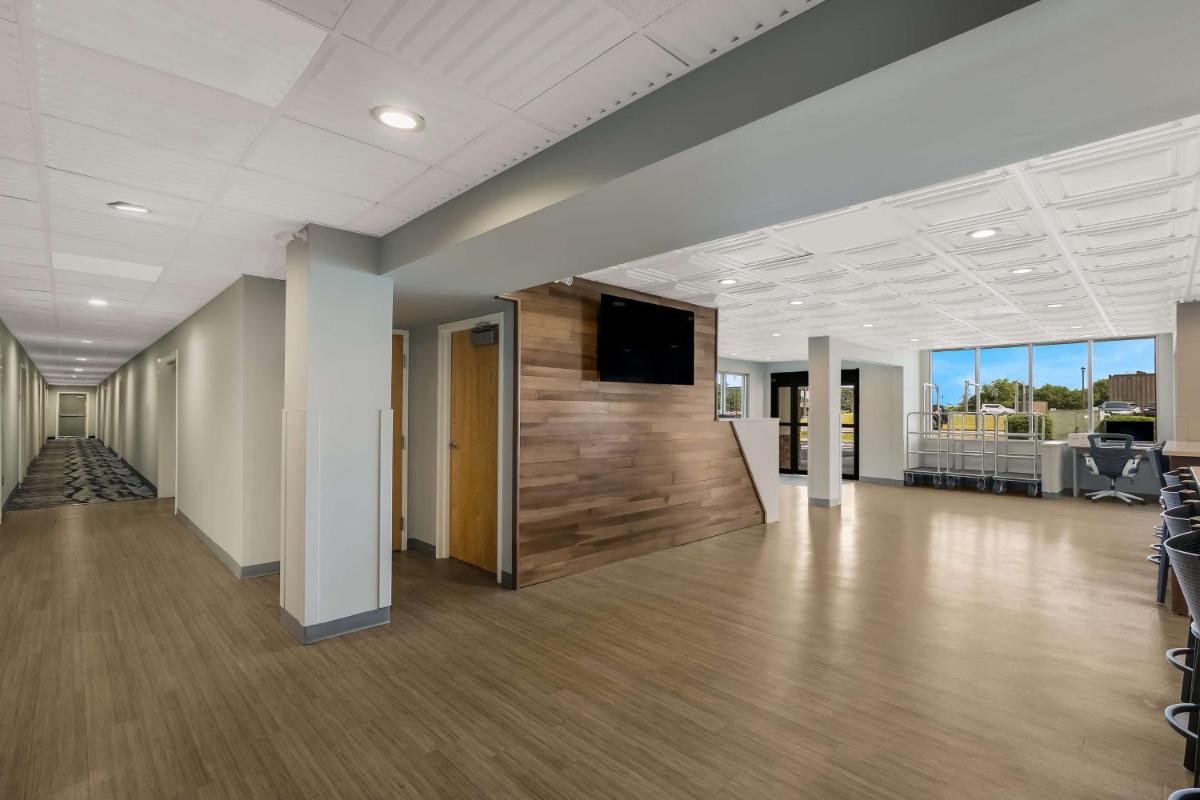 SureStay Plus Hotel by Best Western Sevierville - Housity