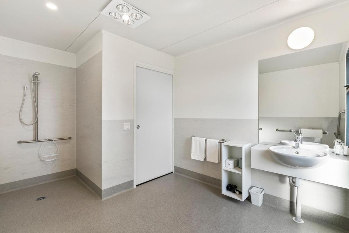 Swansea Beach Chalets - Housity