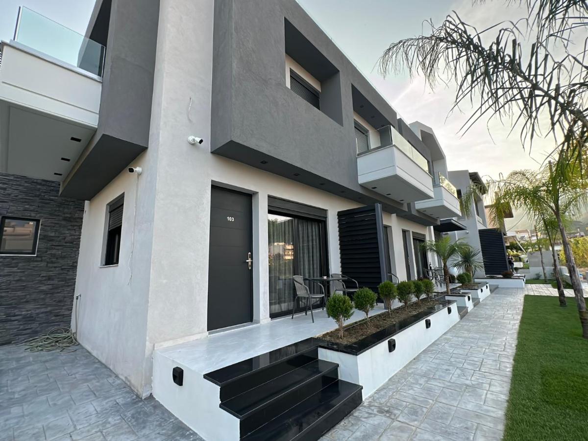 Oikos 9 Rooms and Suites - Housity