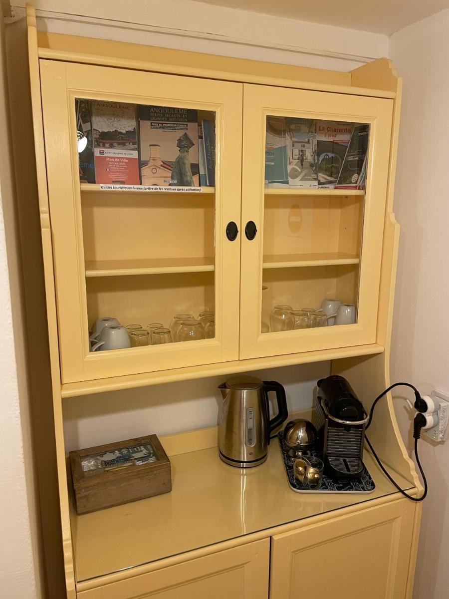 Mérig'home Chambre BD climatisée dans maison avec piscine au calme en ville, SdB & toilettes privés - Housity