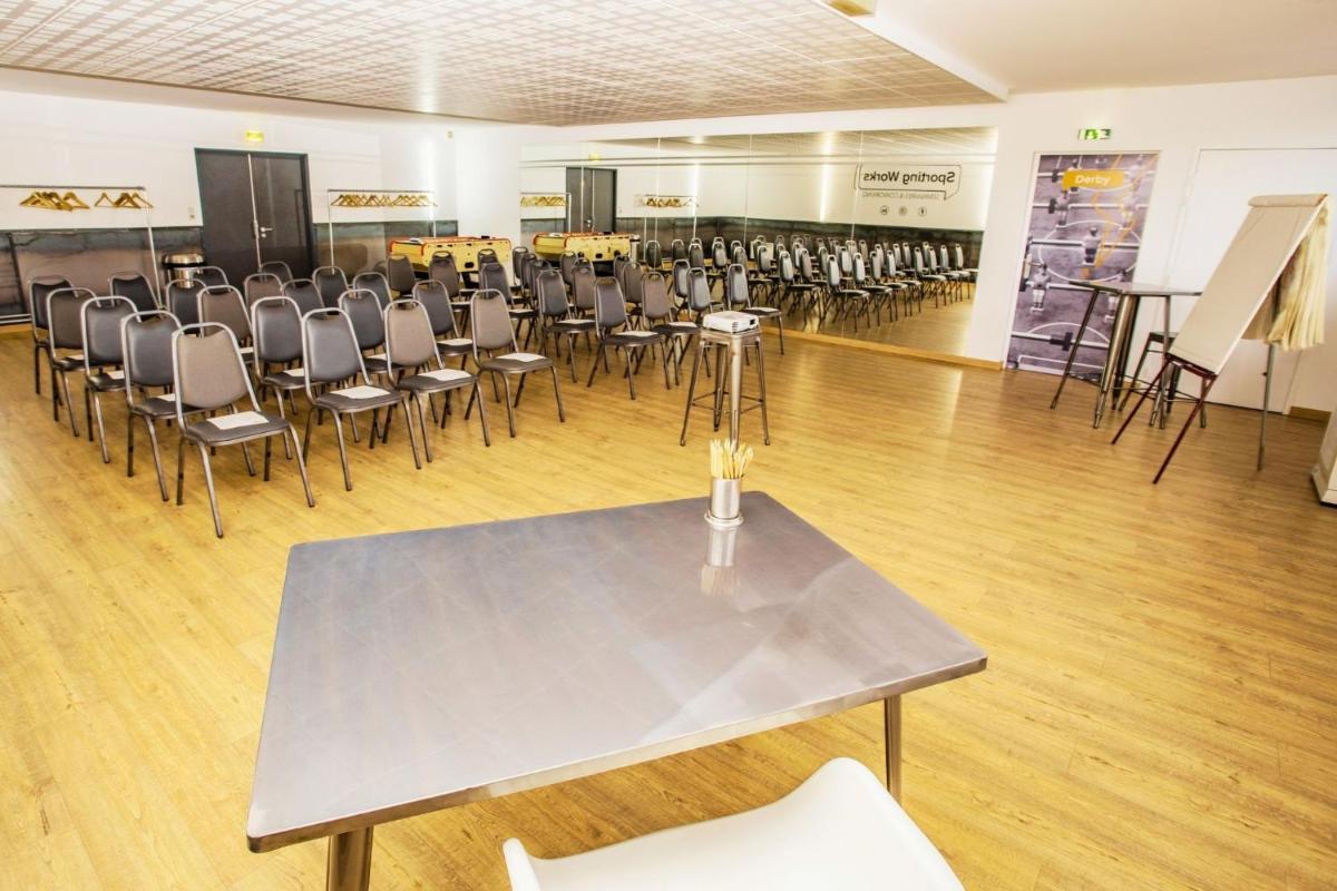 Restaurant ou autre lieu de restauration dans l'établissement Sporting House Hôtel