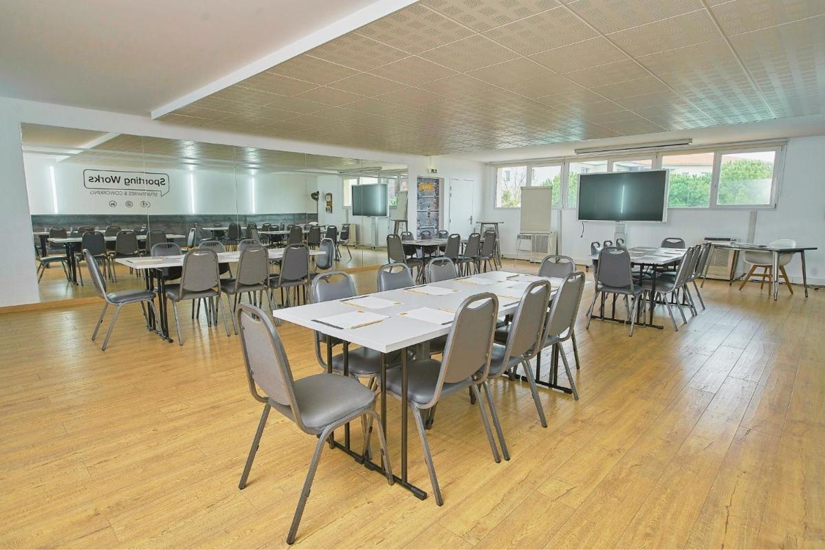 Restaurant ou autre lieu de restauration dans l'établissement Sporting House Hôtel