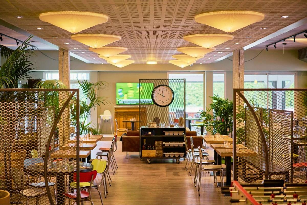 Coin salon dans l'établissement Sporting House Hôtel