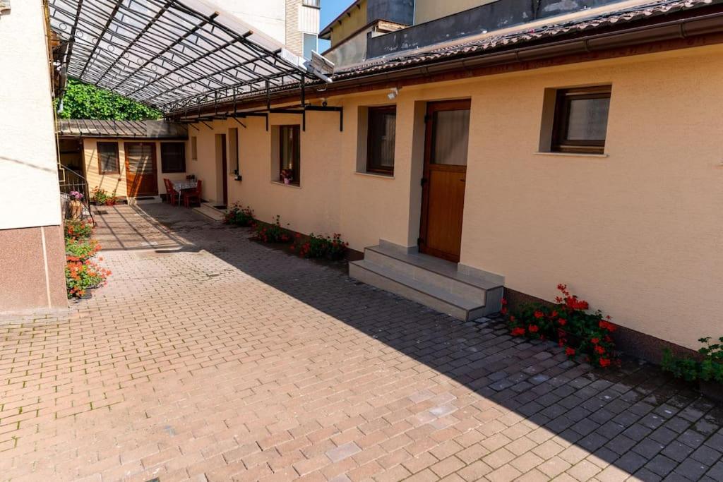 La Bebe 3 - Housity