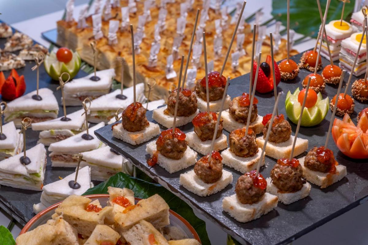Comida en o cerca de este hotel