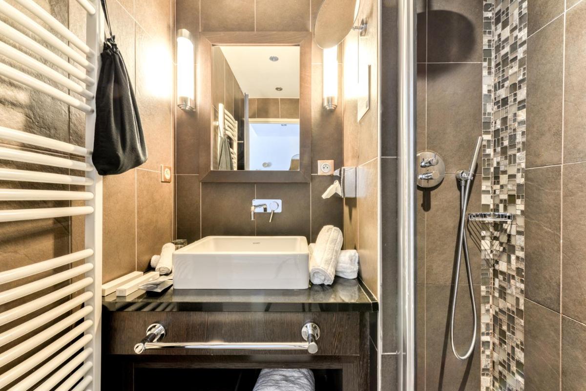 Salle de bains dans l'établissement Zenitude Hotel La Valadière, Ascend Hotel Collection