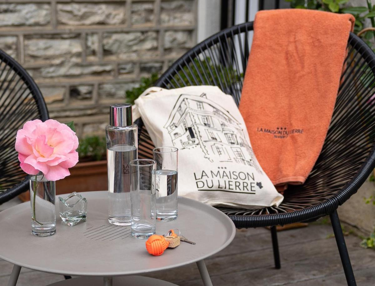Coin salon dans l'établissement Hôtel & Espace Bien-être La Maison du Lierre