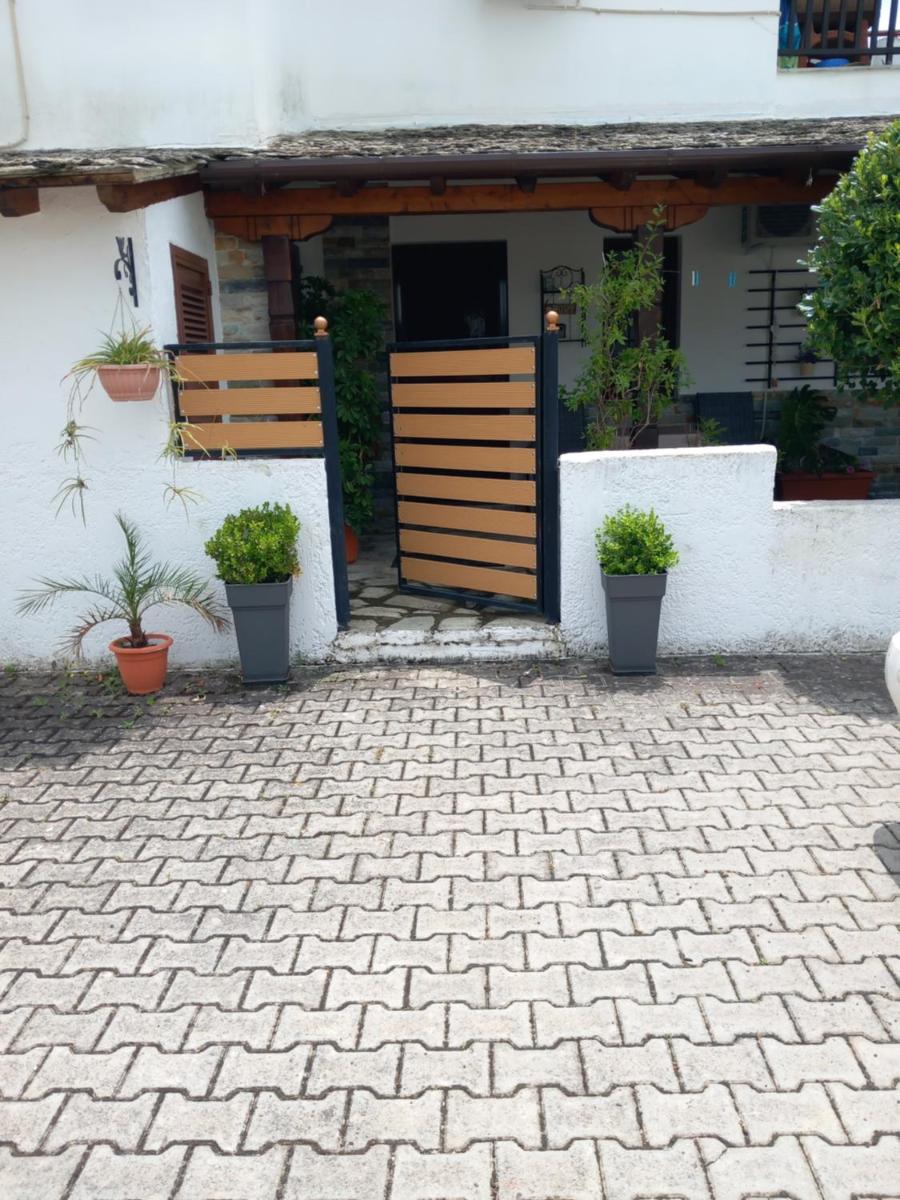 Poly's Sea Side House - Housity