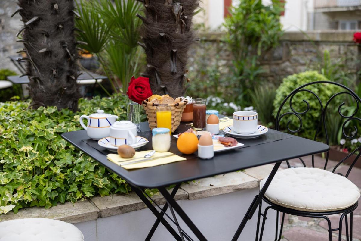Nourriture dans l'hôtel ou à proximité
