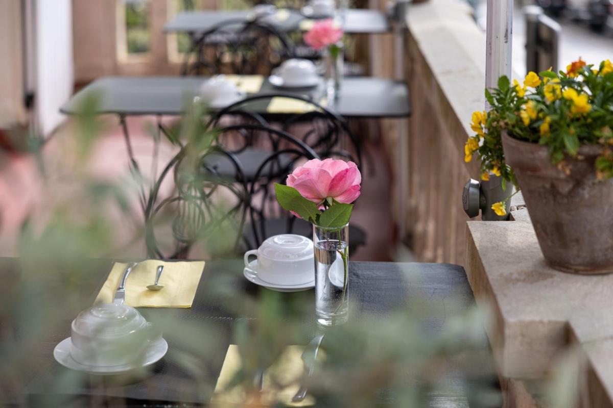 Restaurant ou autre lieu de restauration dans l'établissement Hôtel & Espace Bien-être La Maison du Lierre
