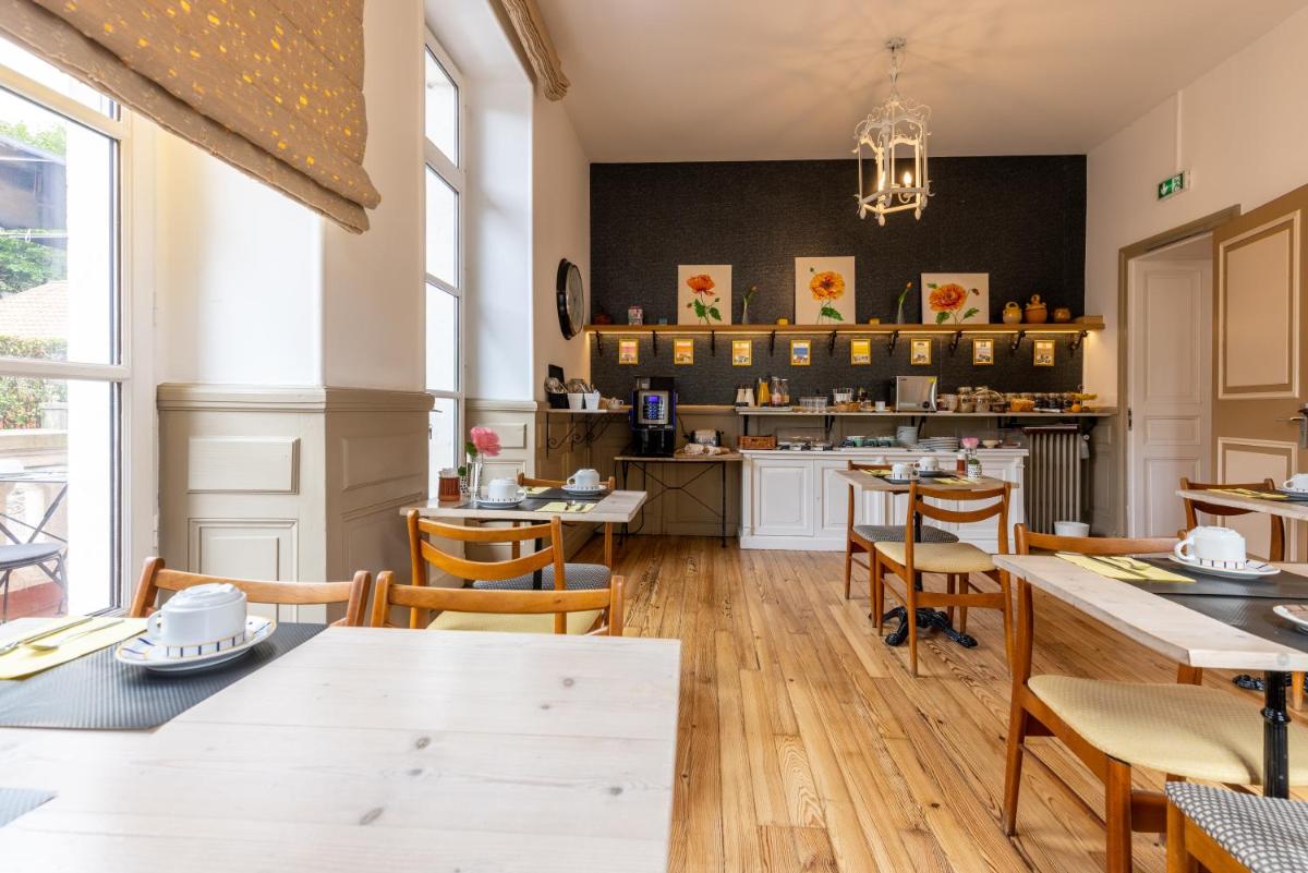 Cuisine ou kitchenette dans l'établissement Hôtel & Espace Bien-être La Maison du Lierre
