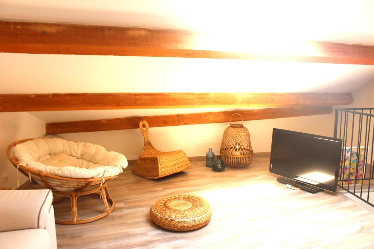 Joli appartement avec balcon au coeur de Forcalquier - Housity