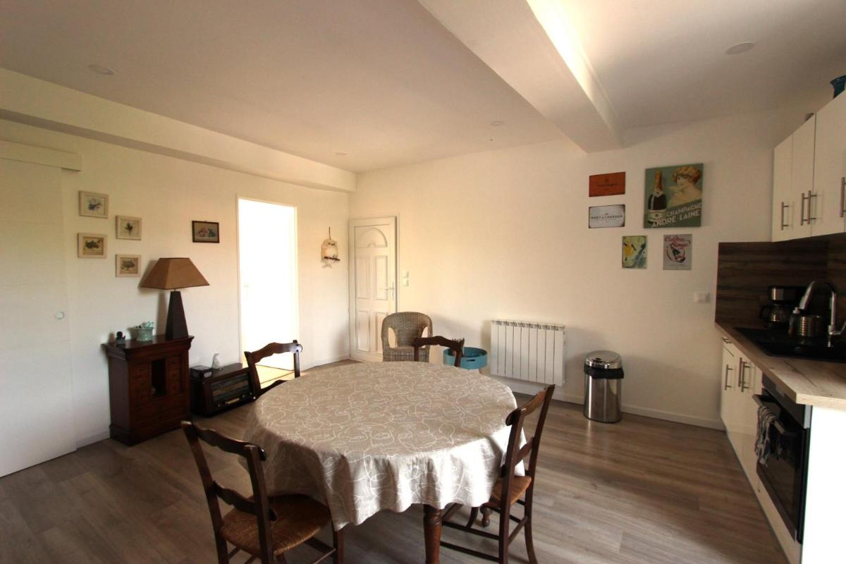 Joli appartement avec balcon au coeur de Forcalquier - Housity