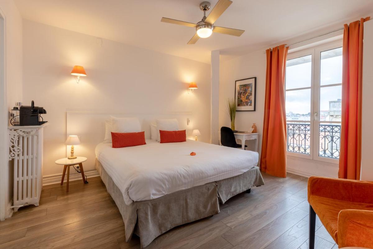 Un ou plusieurs lits dans un hébergement de l'établissement Hôtel & Espace Bien-être La Maison du Lierre