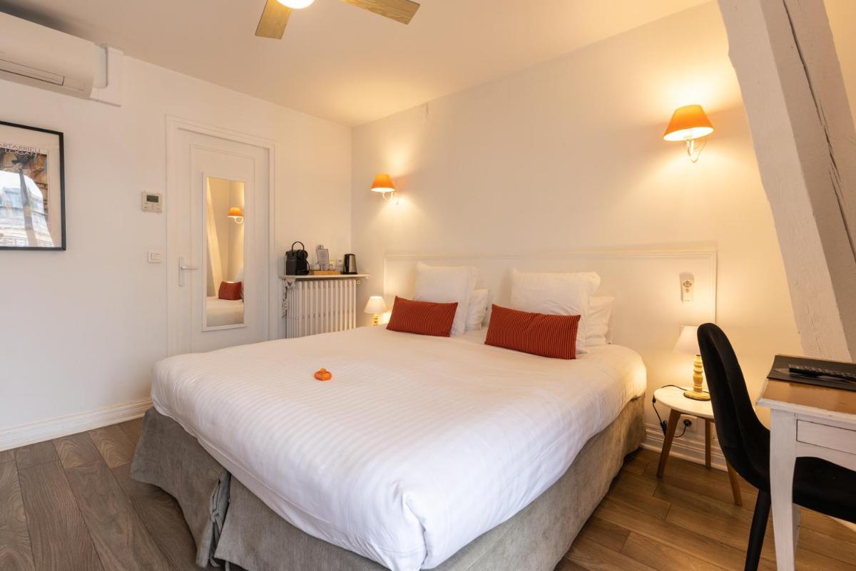 Un ou plusieurs lits dans un hébergement de l'établissement Hôtel & Espace Bien-être La Maison du Lierre