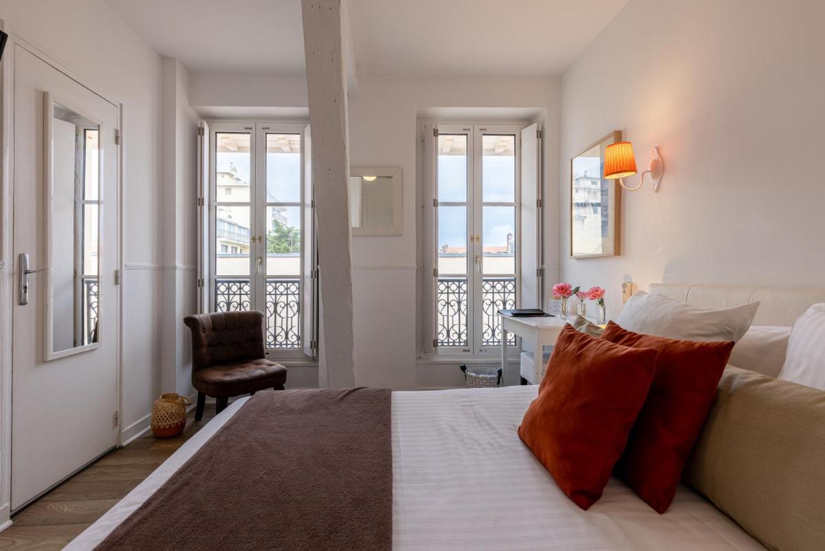 Un ou plusieurs lits dans un hébergement de l'établissement Hôtel & Espace Bien-être La Maison du Lierre
