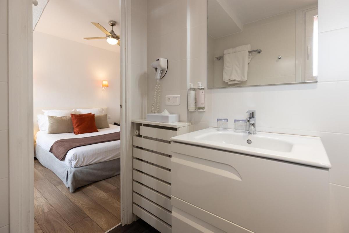 Un ou plusieurs lits dans un hébergement de l'établissement Hôtel & Espace Bien-être La Maison du Lierre