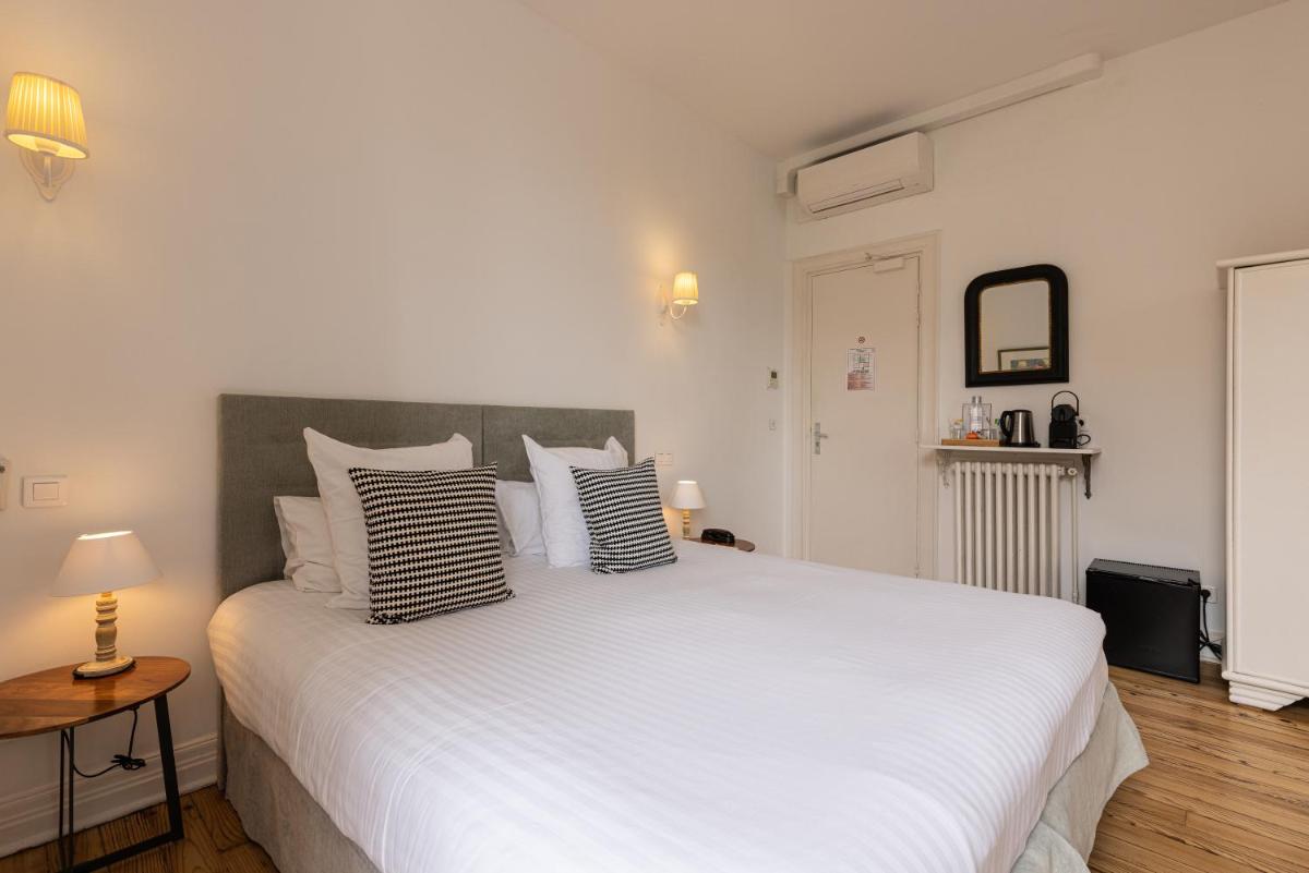Un ou plusieurs lits dans un hébergement de l'établissement Hôtel & Espace Bien-être La Maison du Lierre