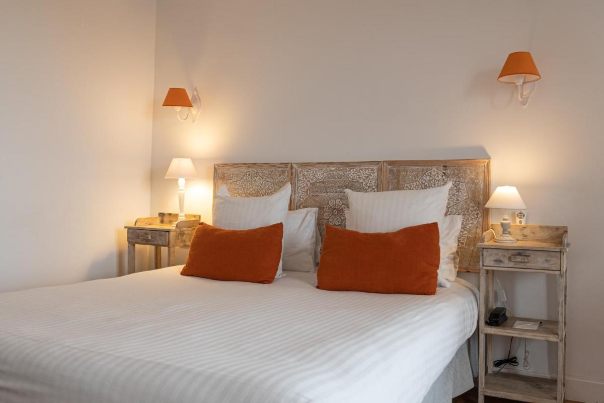 Un ou plusieurs lits dans un hébergement de l'établissement Hôtel & Espace Bien-être La Maison du Lierre