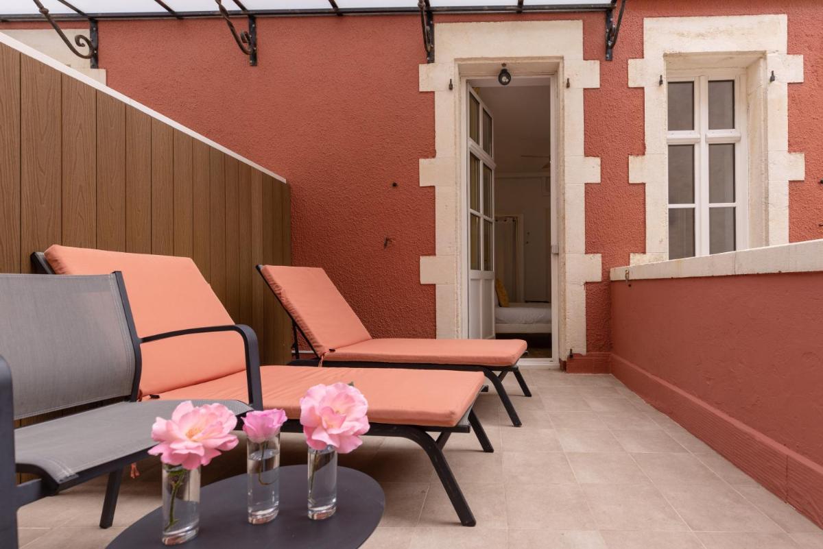 Coin salon dans l'établissement Hôtel & Espace Bien-être La Maison du Lierre