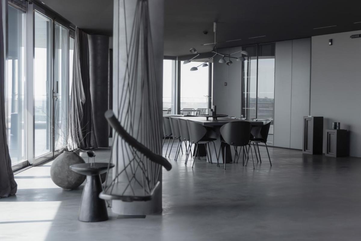 Suitetrails - Grey Penthouse