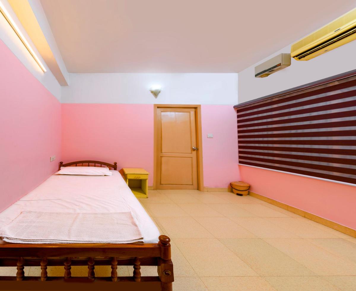 Rams Guest House Technopark - Housity
