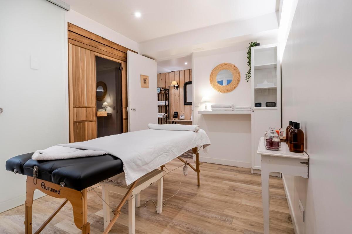 Cuisine ou kitchenette dans l'établissement Hôtel & Espace Bien-être La Maison du Lierre
