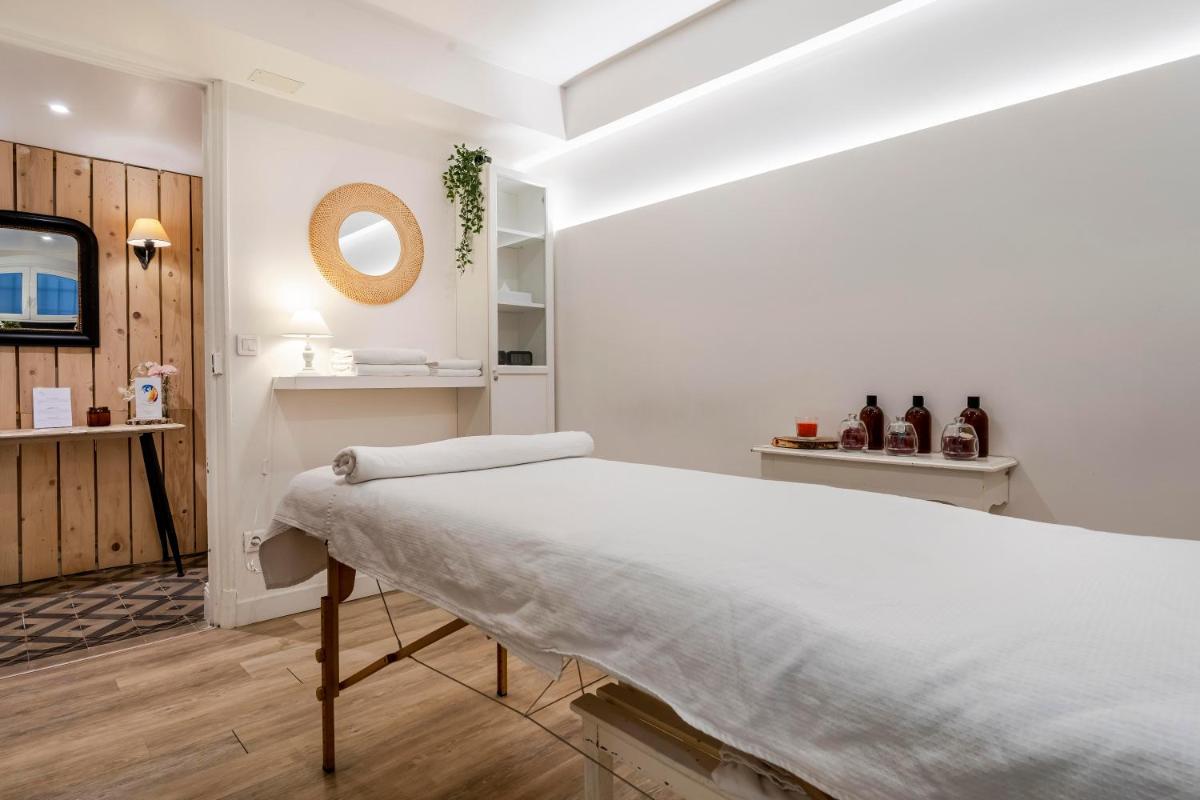 Un ou plusieurs lits dans un hébergement de l'établissement Hôtel & Espace Bien-être La Maison du Lierre