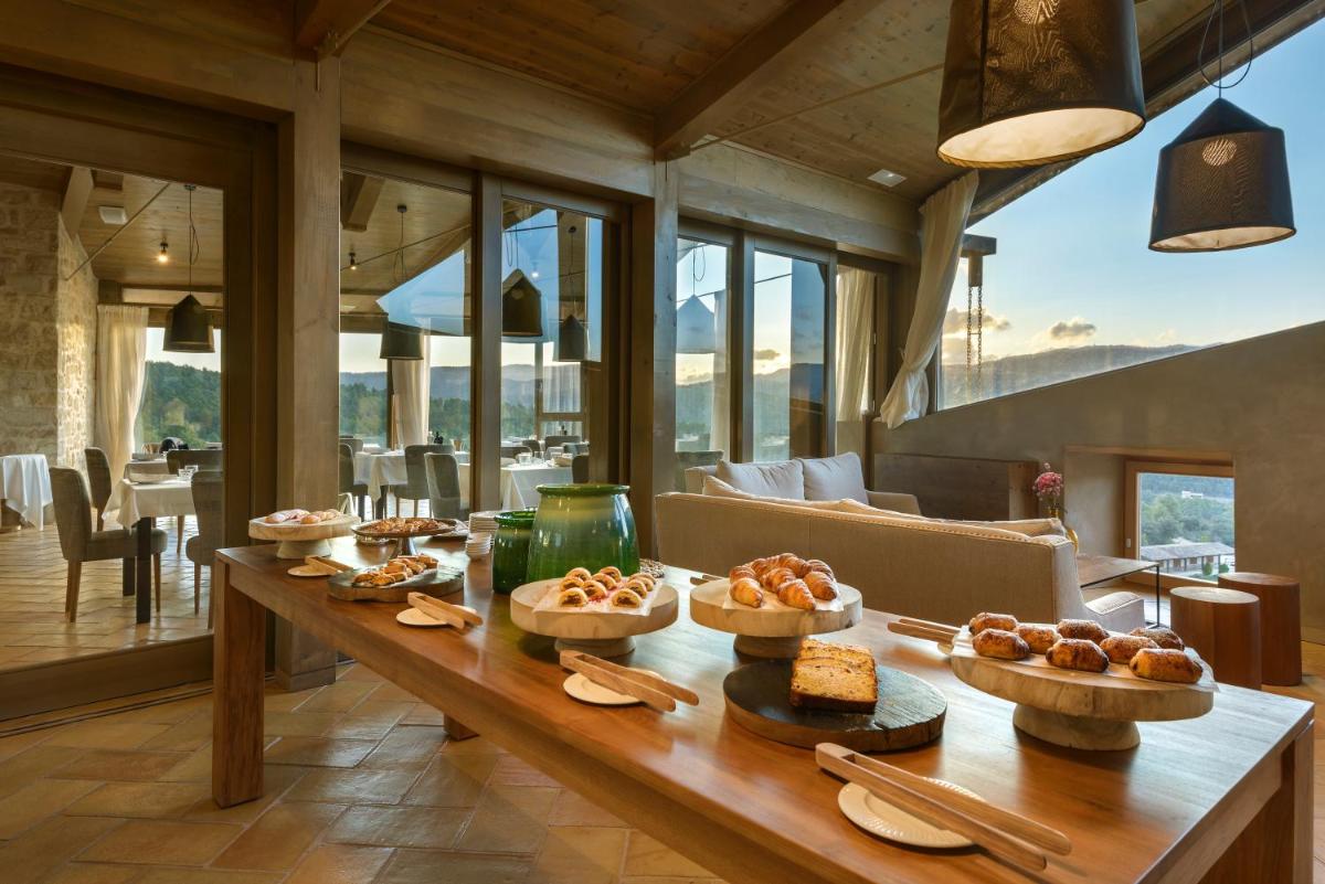 Comida en o cerca de este hotel