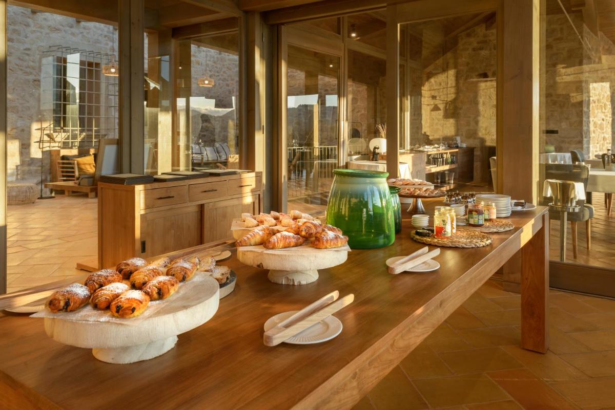 Comida en o cerca de este hotel