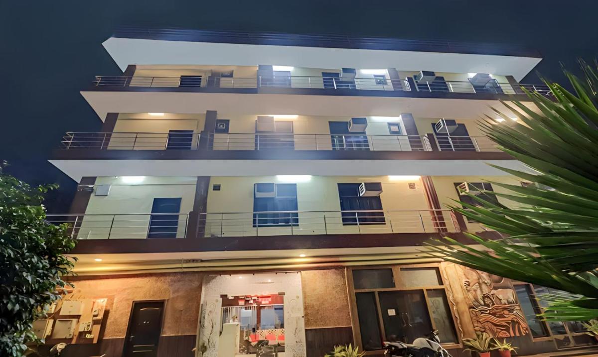 HOTEL SHREERADHA RESORT - Housity
