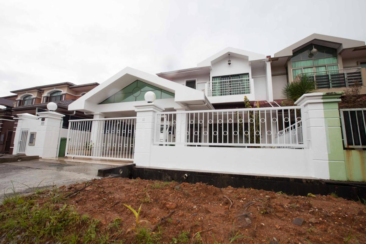 Natol Homestay - Sydney Batu Kawa MJC New Townships - Housity