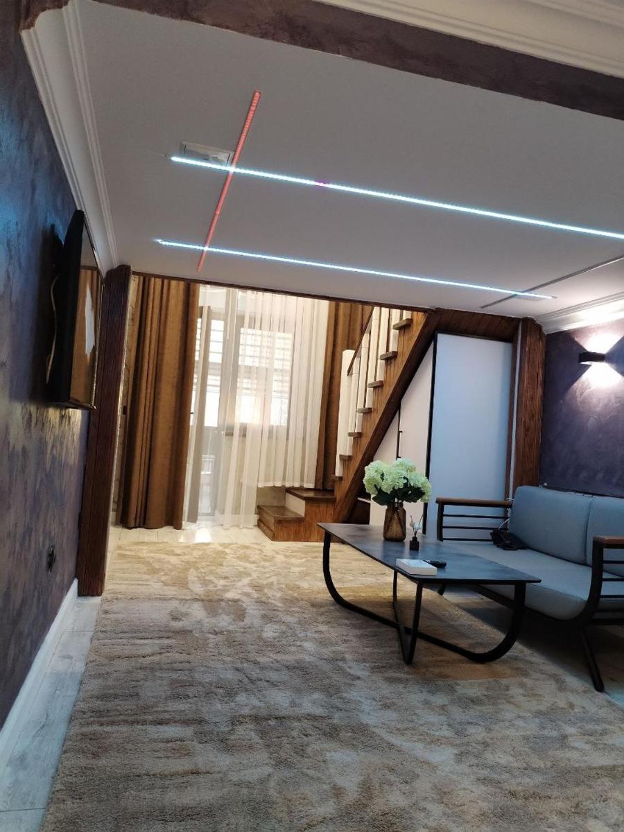 E-lite& Meatador - Housity