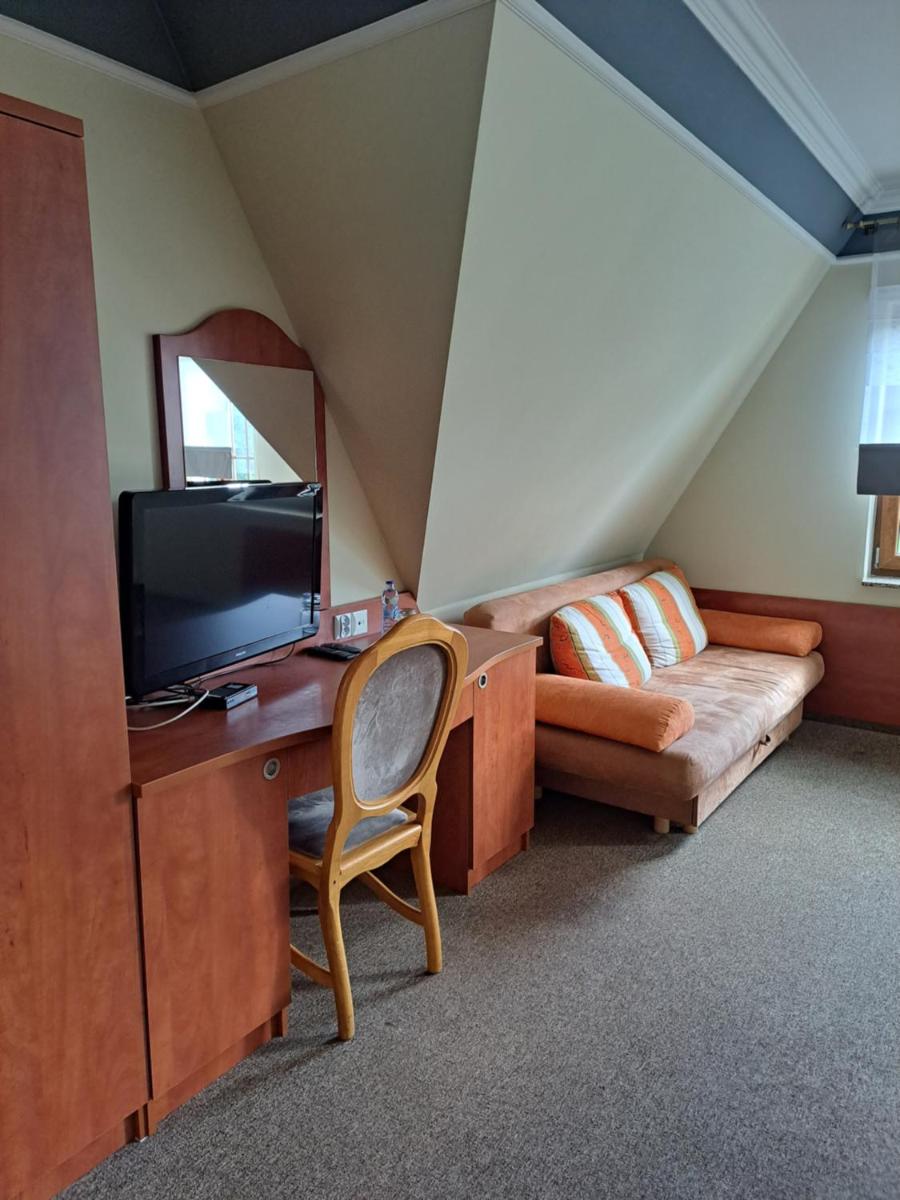 Zajazd Złota Iglica - Housity