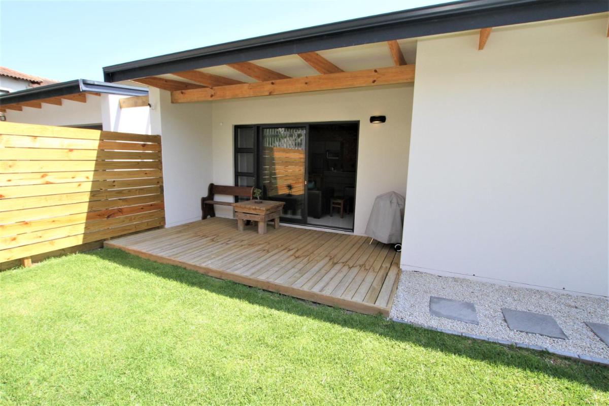 Garden Flat - Walk To The Beach (no load shedding) - Hizvo