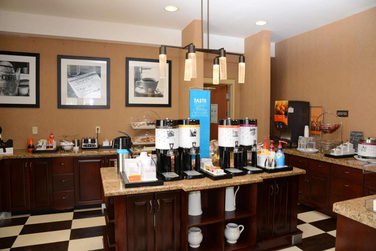 Hampton Inn Americus - Housity
