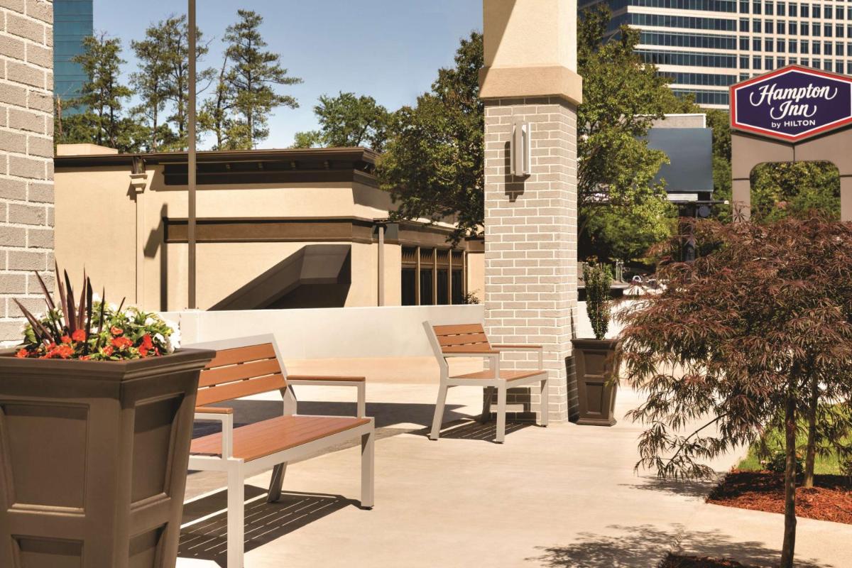 Hampton Inn Atlanta-Buckhead - Housity