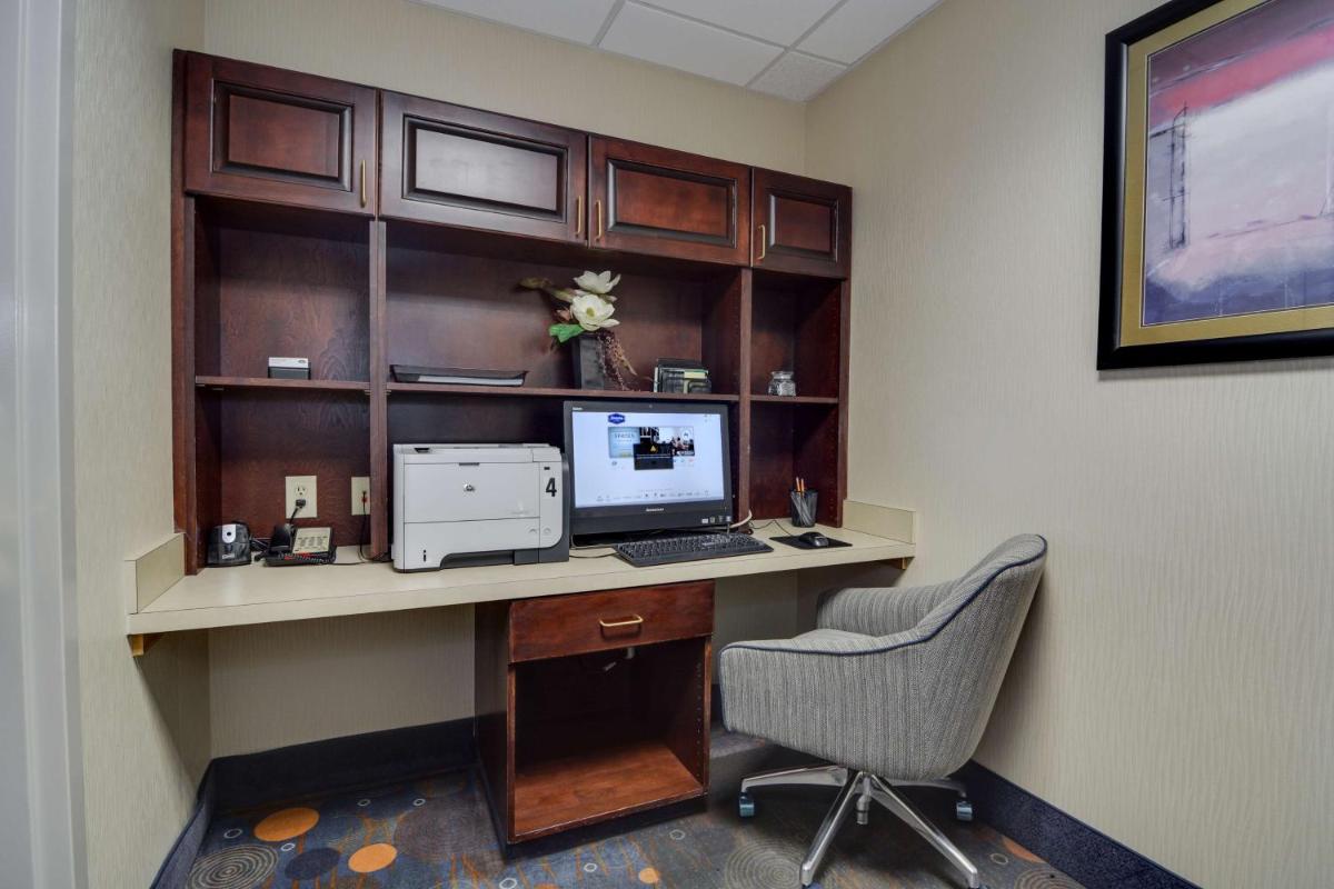 Hampton Inn Atlanta-Fairburn - Housity