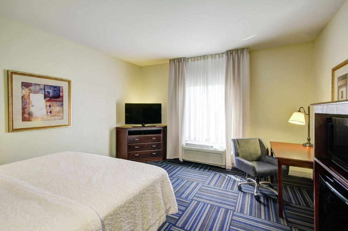 Hampton Inn and Suites Alexandria - Housity