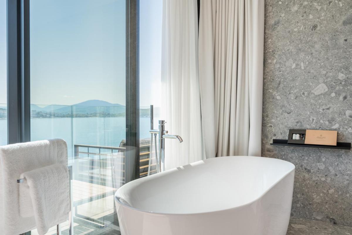Yacht Premium Hotel - Housity