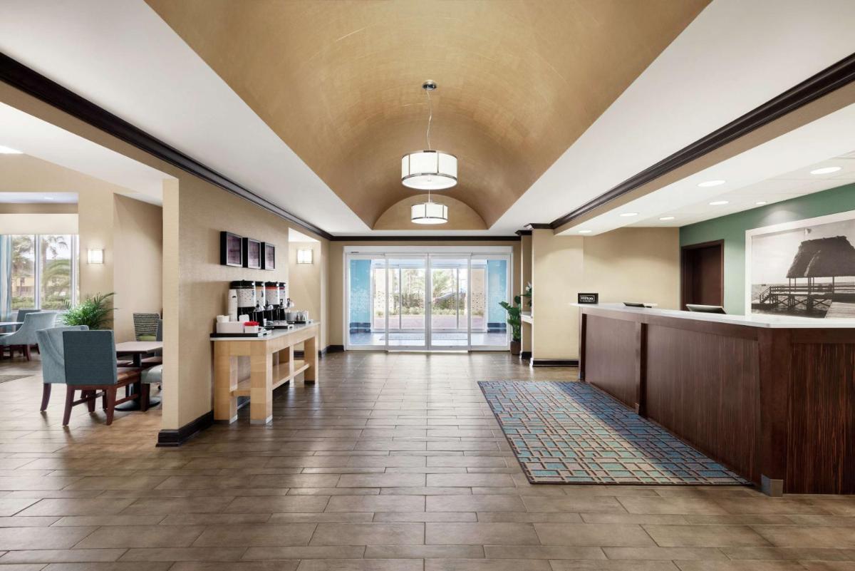 Hampton Inn & Suites Brunswick - Housity