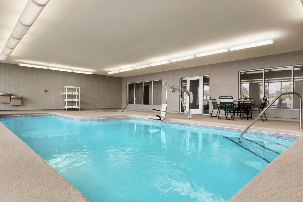 Hampton Inn & Suites Brunswick - Housity