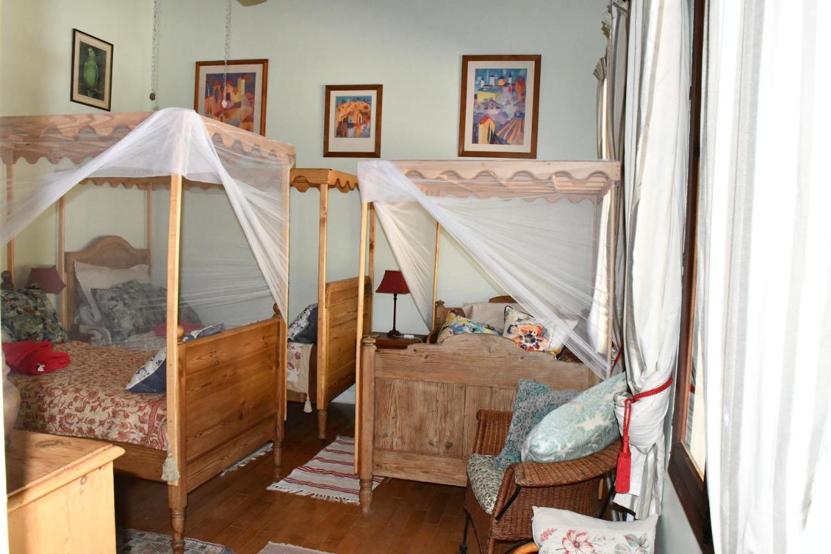 King Room bed and breakfast main house - Housity