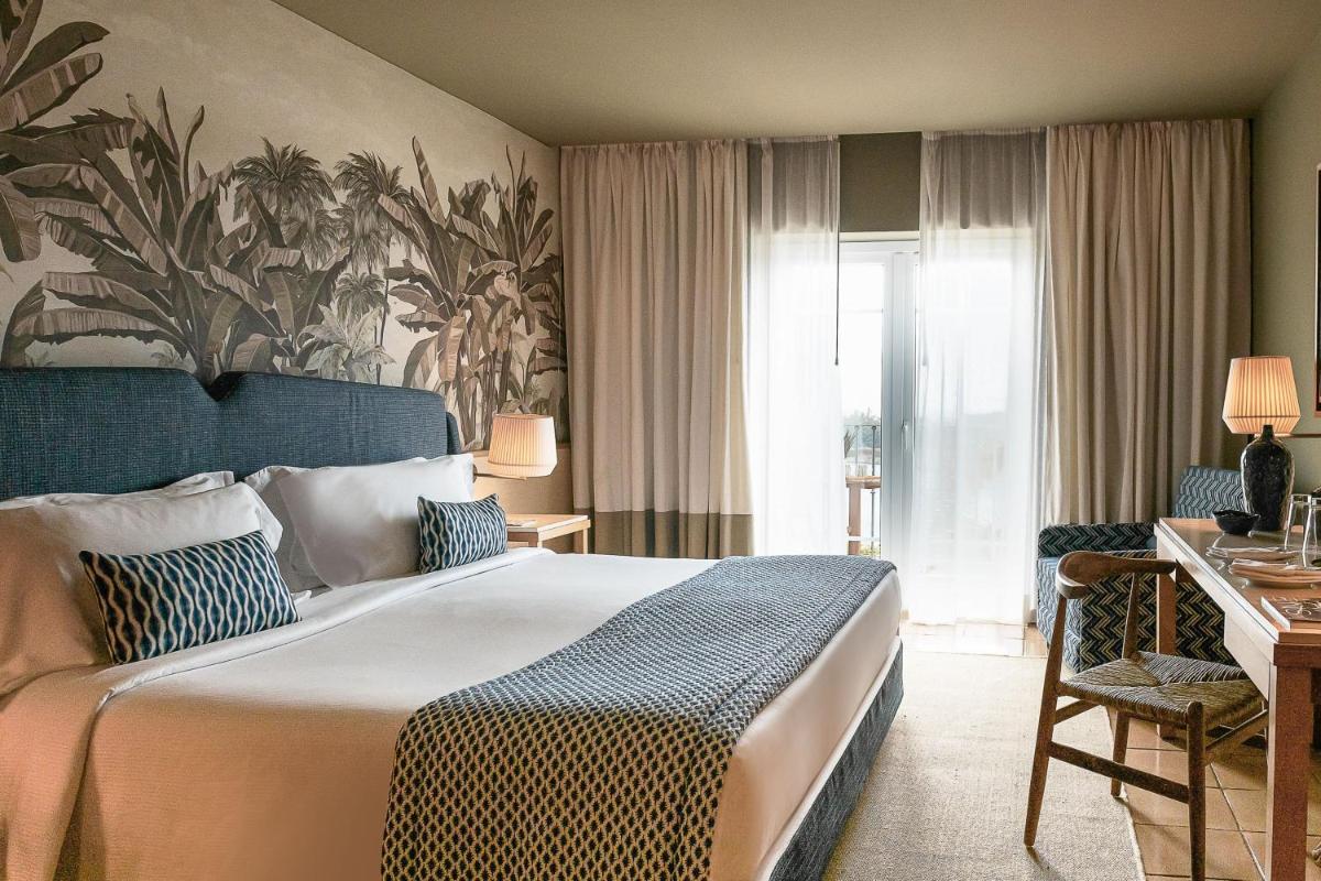 Uma cama ou camas num quarto em Domes Lake Algarve, Autograph Collection