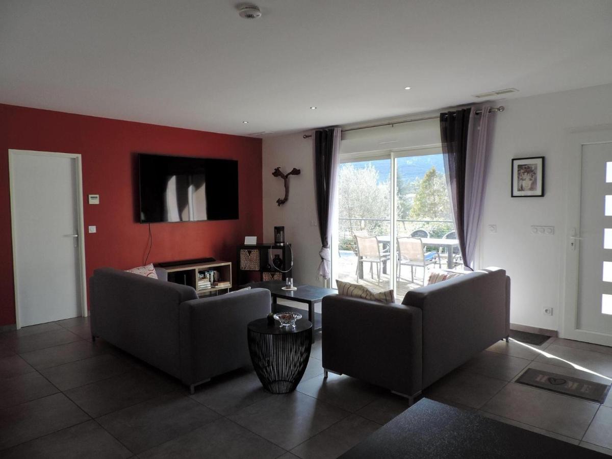 Attractive holiday home with private pool - Housity