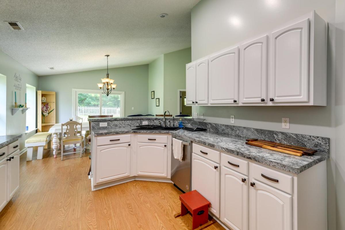 Swansboro Vacation Rental, 4 Mi to Hammocks Beach! - Housity