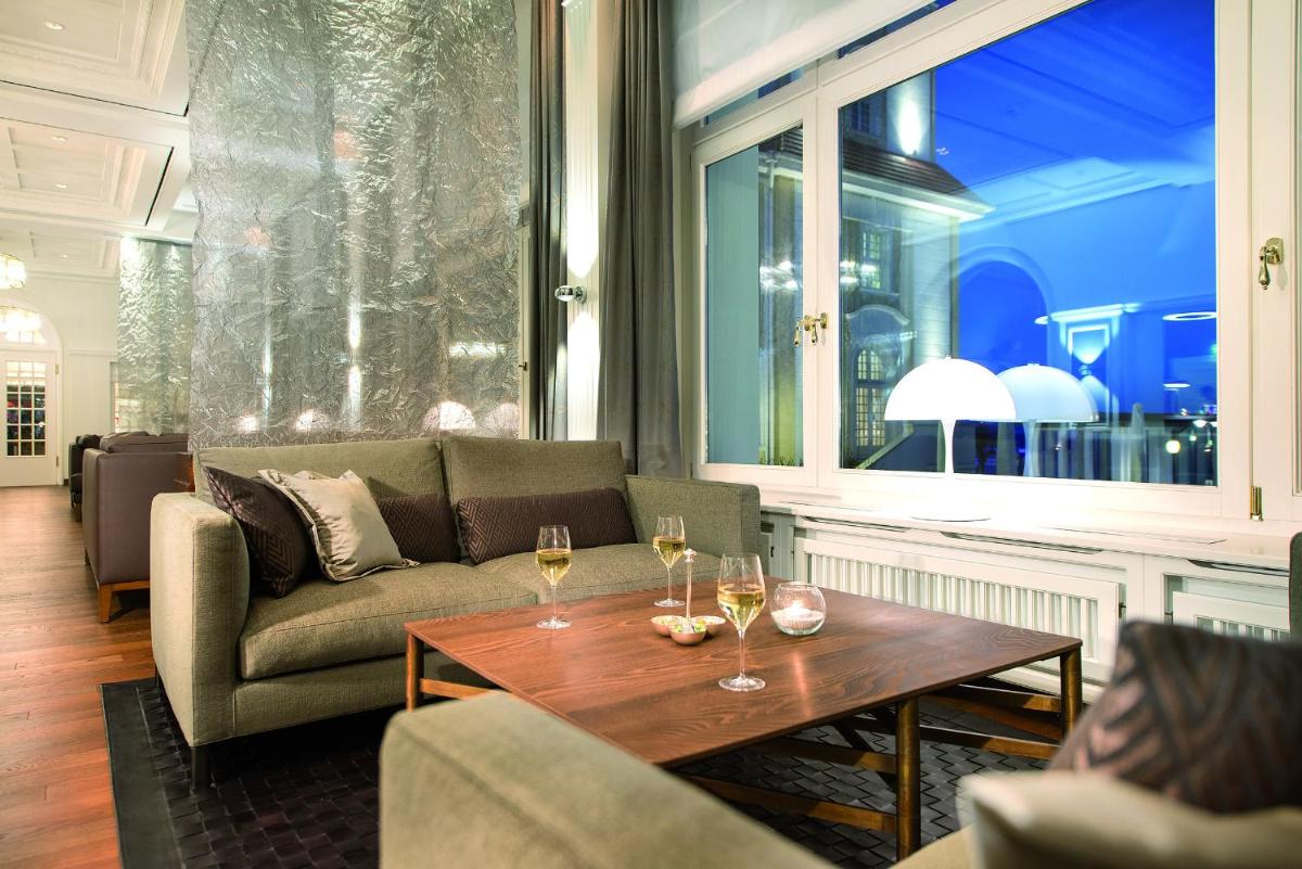 Ein Sitzbereich in der Unterkunft A-ROSA Kurhaus Binz