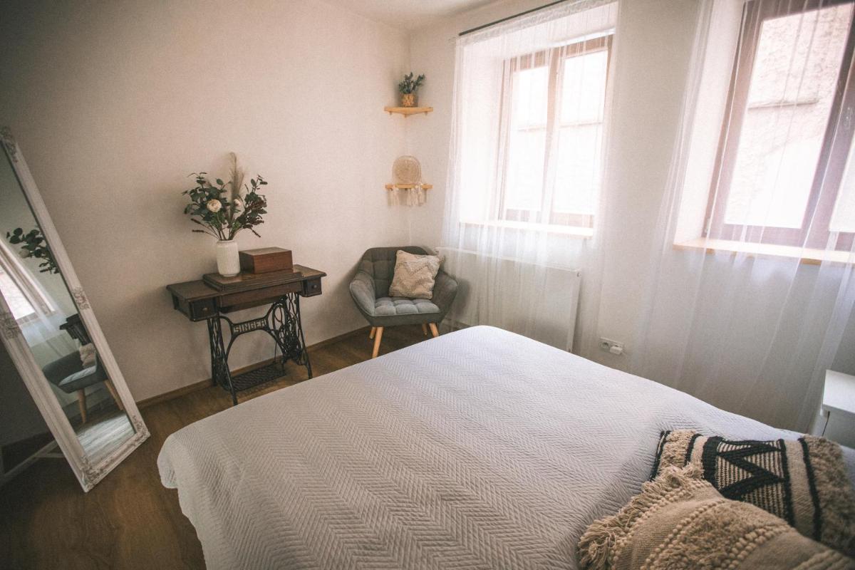 KVARTÝR - nový apartmán na náměstí v České Lípě - Housity