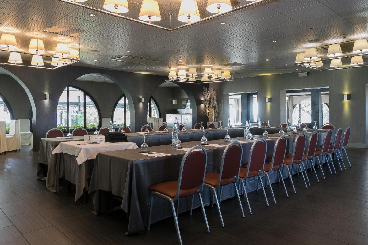 Hotel El Castell - Housity
