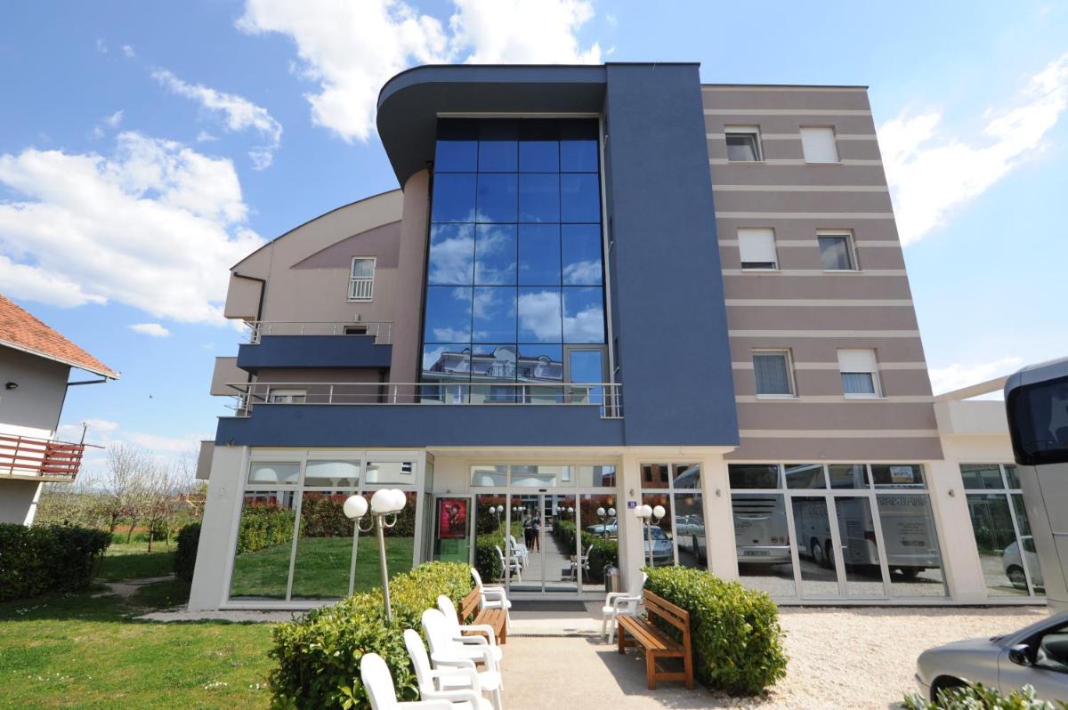 Hotel Rosabel - Housity